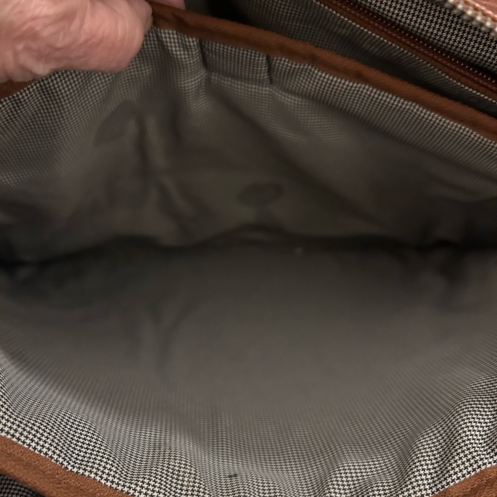 Brown Shoulder Bag with Leather Material and Structured Design - Picture 5 of 13